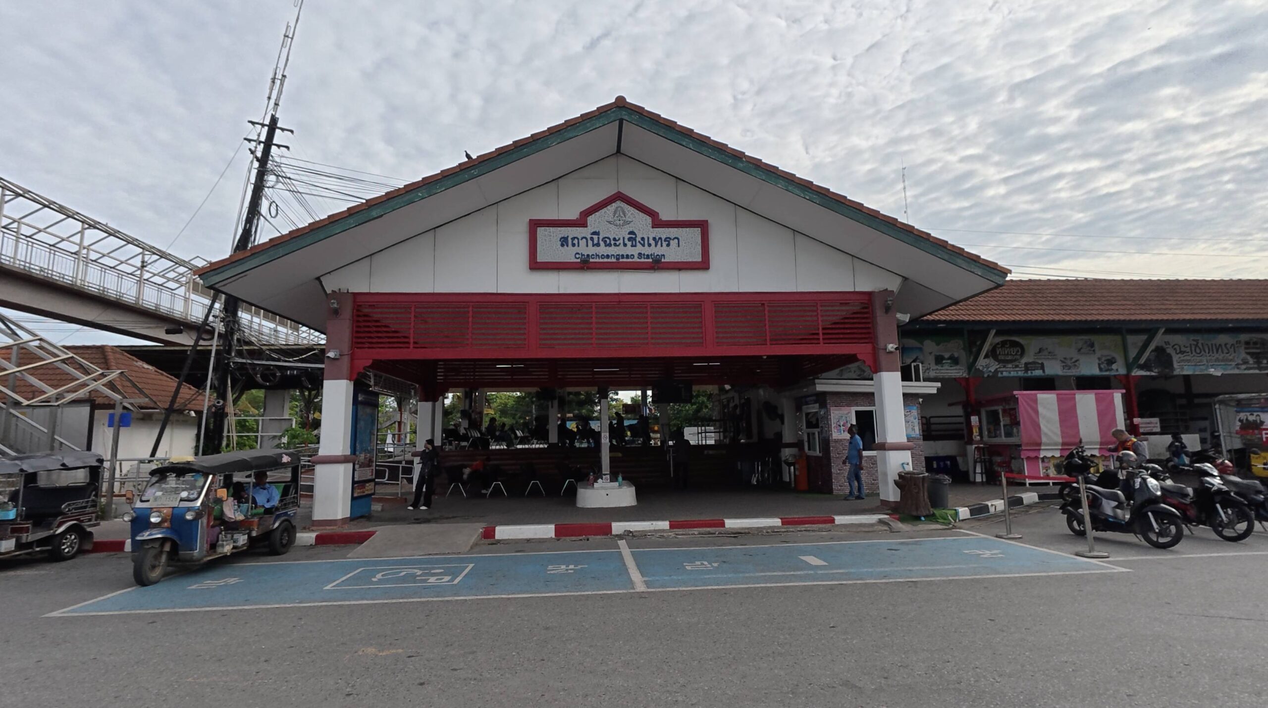 チャチュンサオ駅 バスターミナル