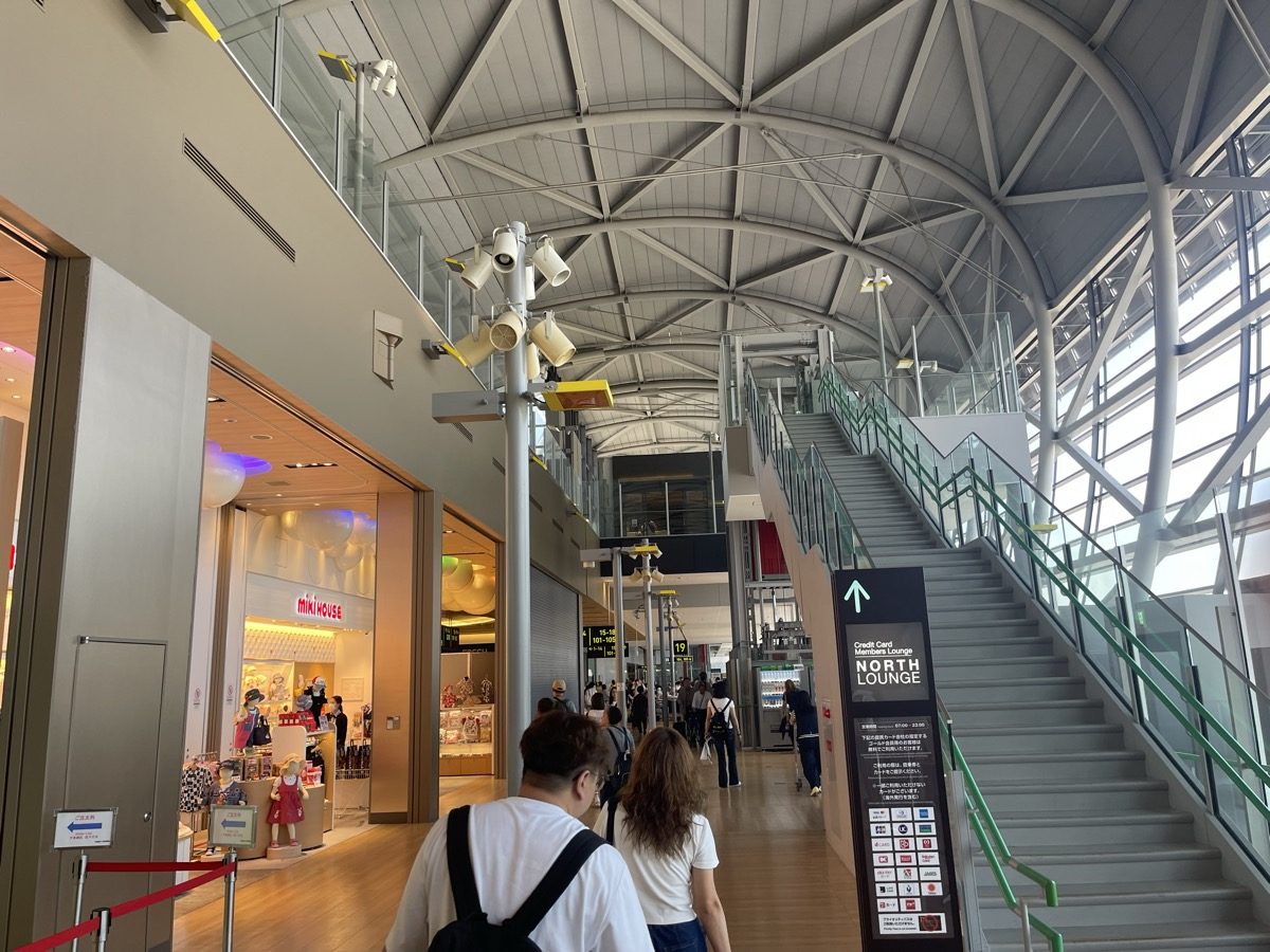 NORTH LOUNGEサイン