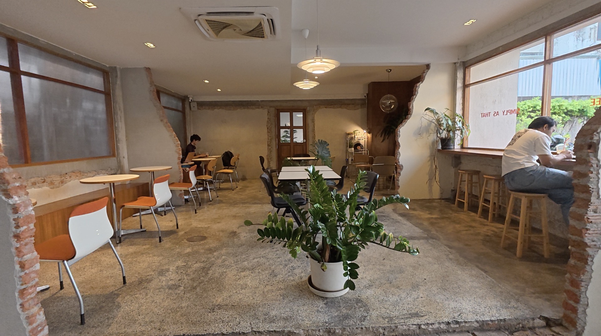 BOB Coffee 店内 ノマド作業