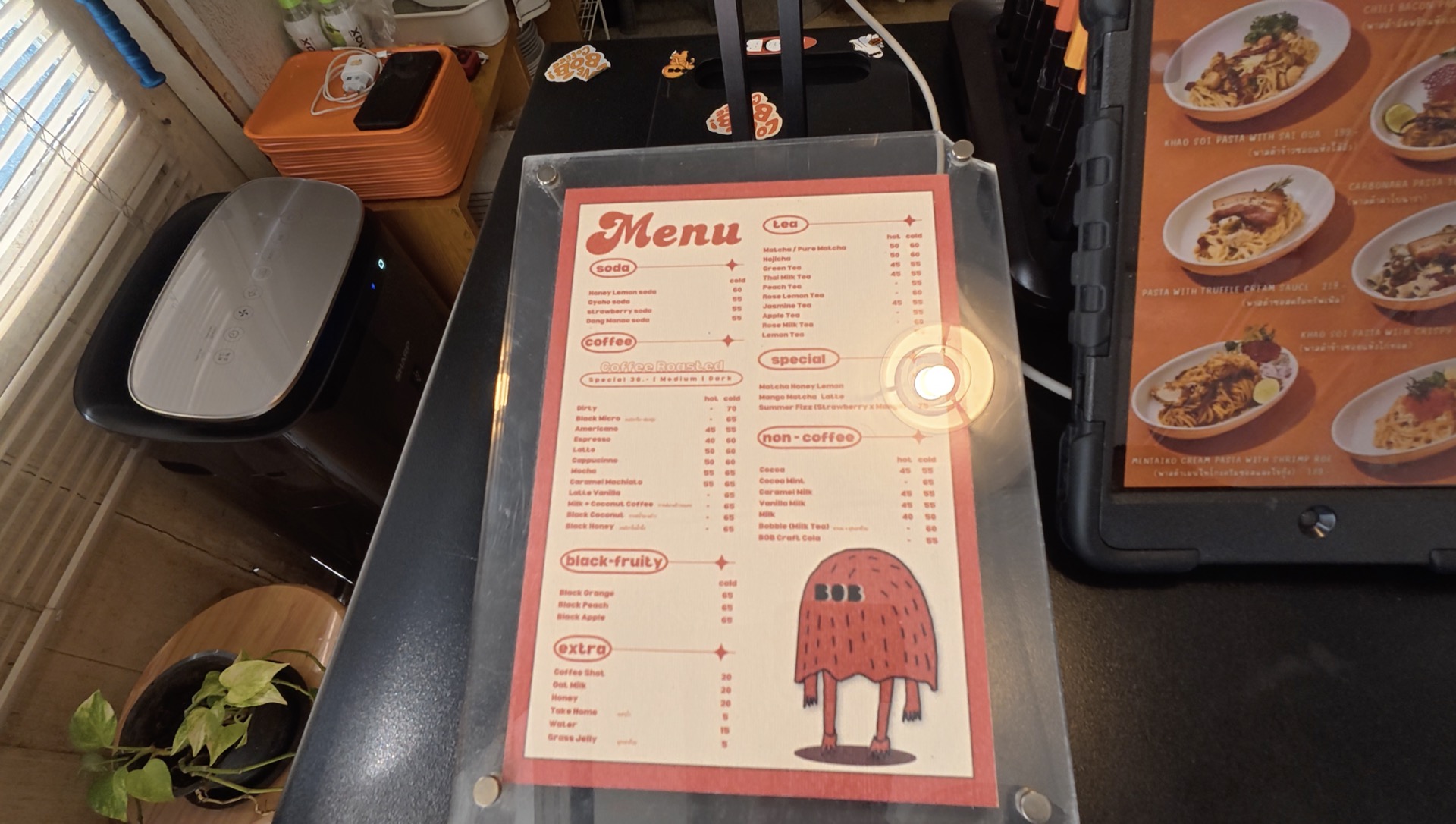 BOB Coffee メニュー カウンター前