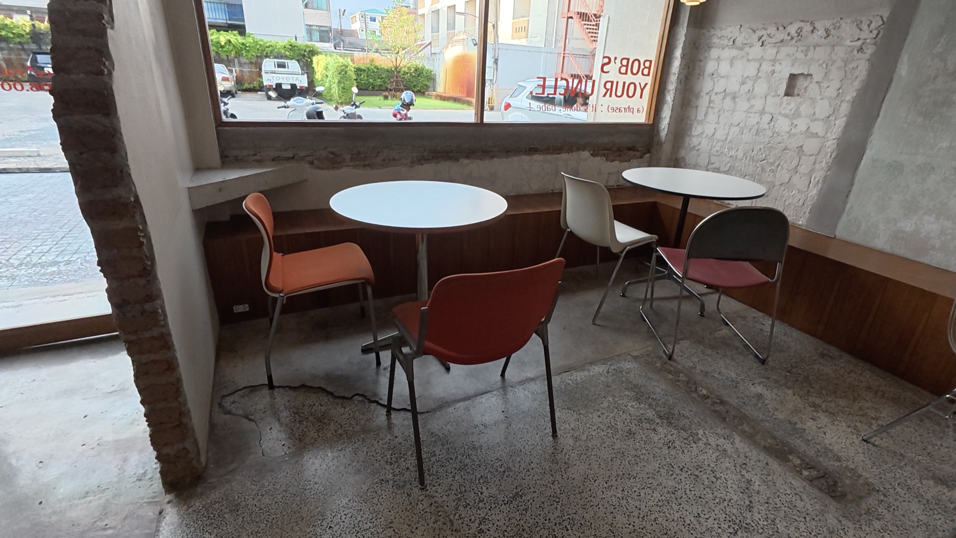 BOB Coffee 窓際カウンター席
