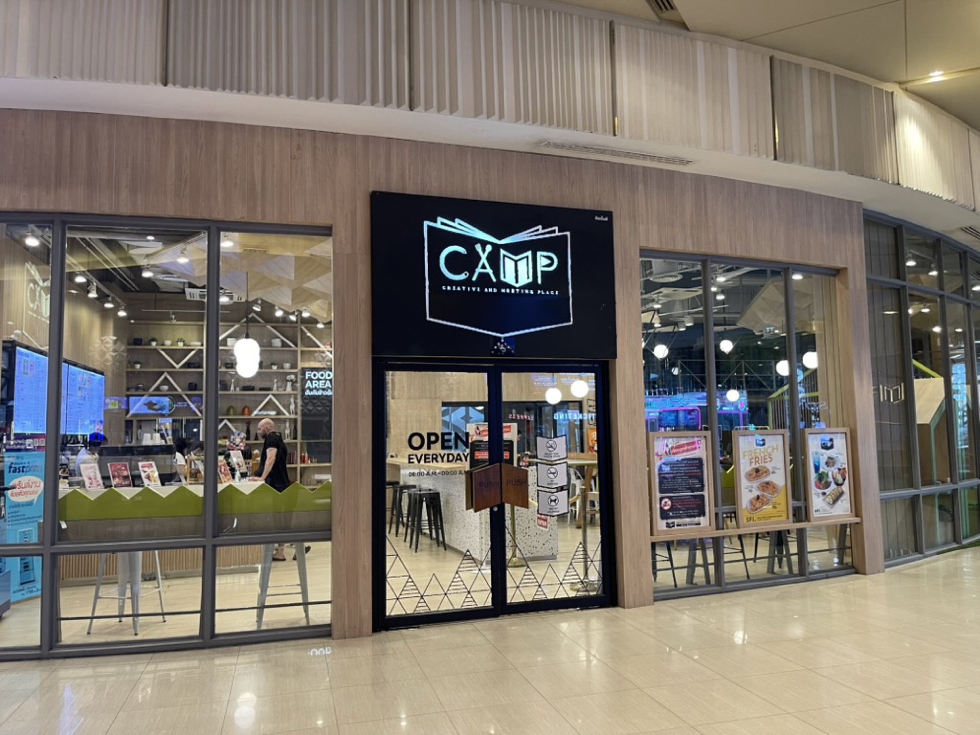 CAMP Creative and Meeting Place入口 正面