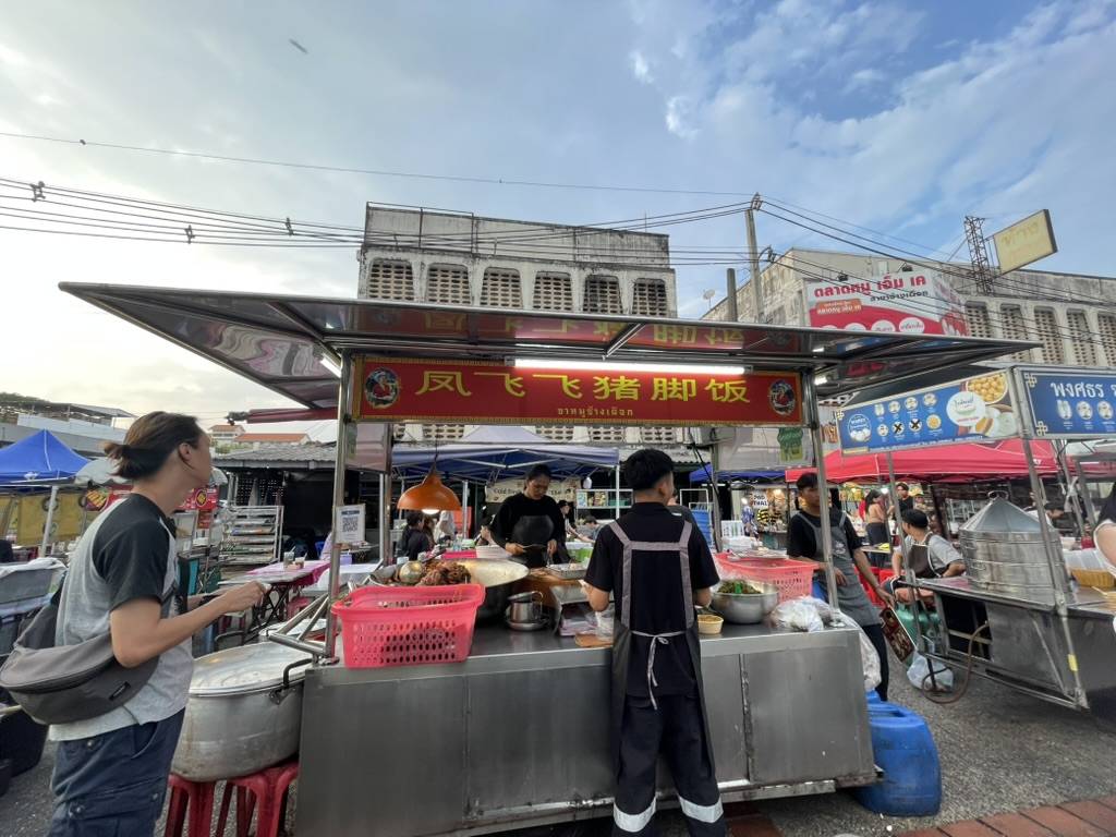 チェンマイの豚足飯屋台 チャンプアック の外観