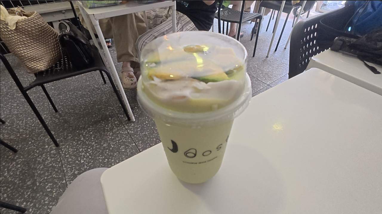 アボカドスムージー チェンマイ Joost Smoothies