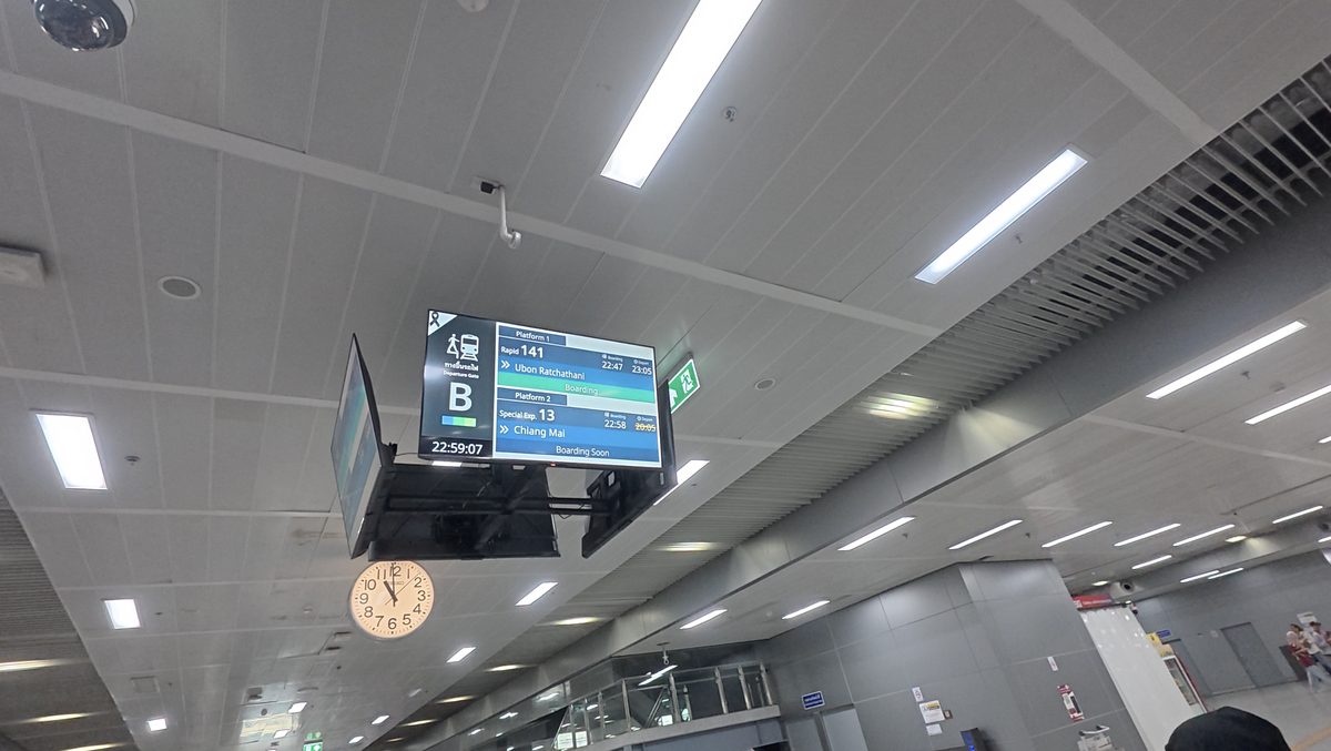 22:59時点の乗り場モニター