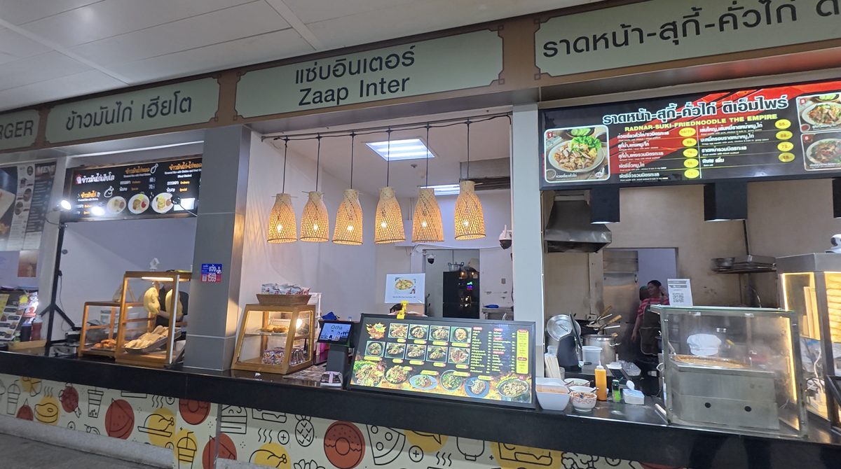 Zaap Inter・カオマンガイ屋の看板