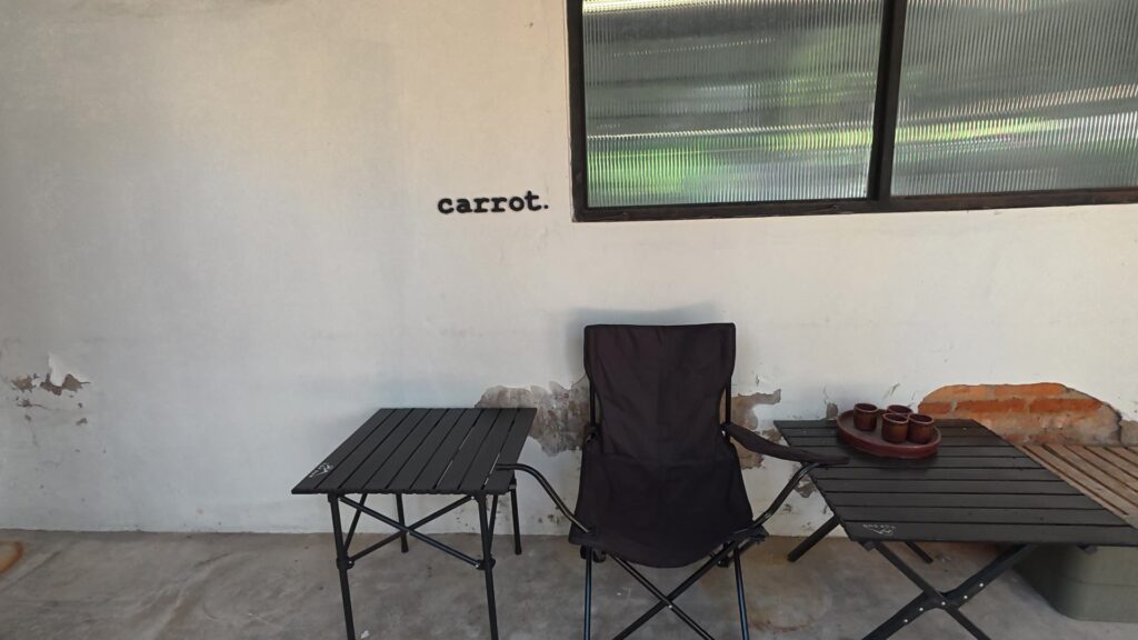 carrot屋外のキャンプ用テーブルと椅子