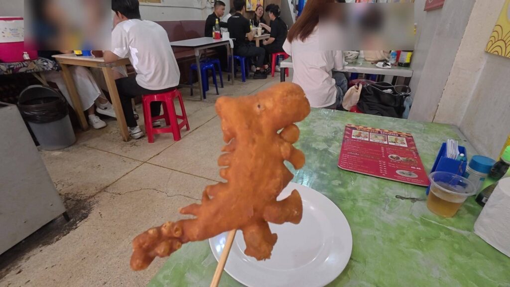 恐竜型パトンコーの別アングル