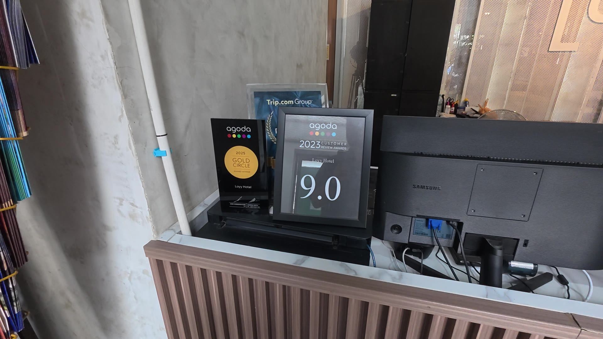 LOYY ホステル アゴダ評価9.0のトロフィー