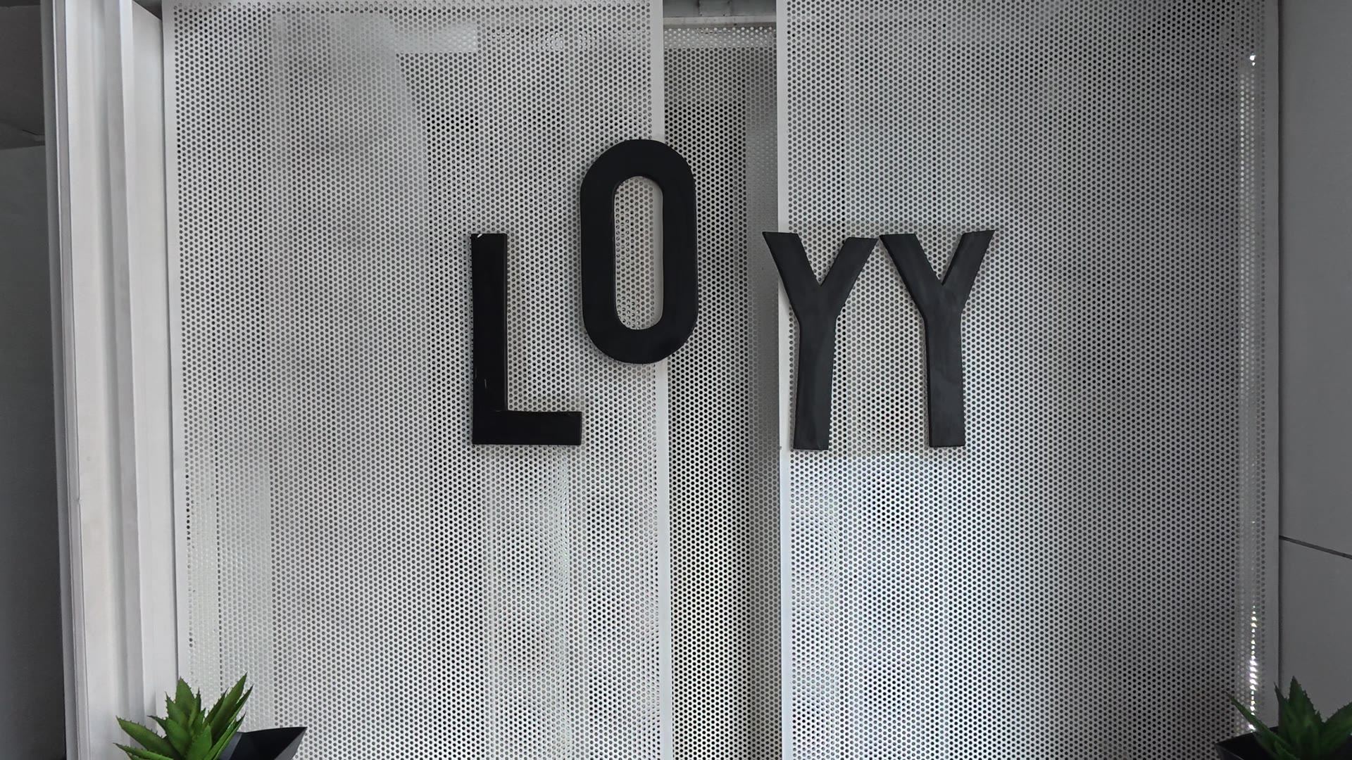 LOYY ホステル ロゴ