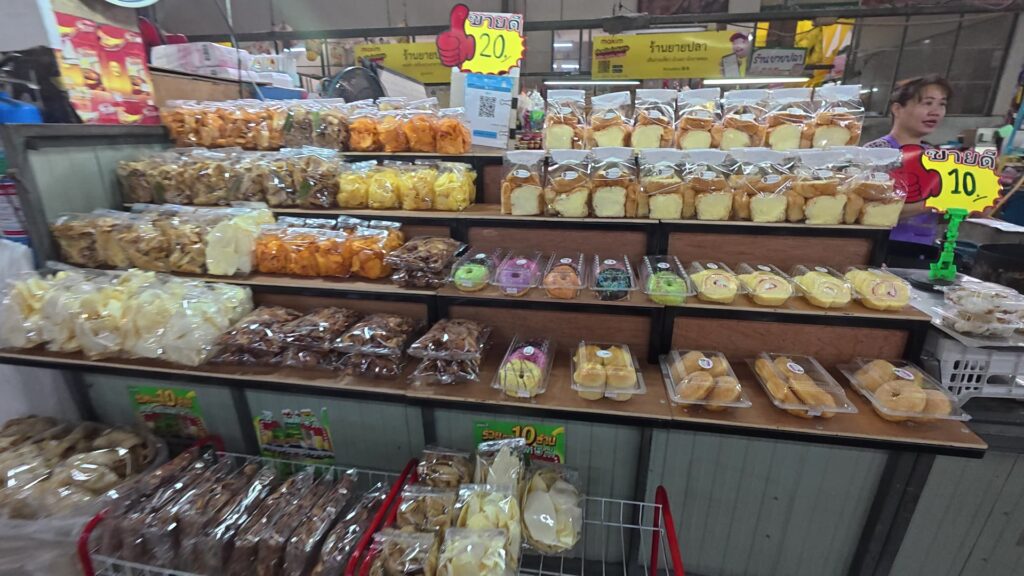 パンとロールケーキの棚