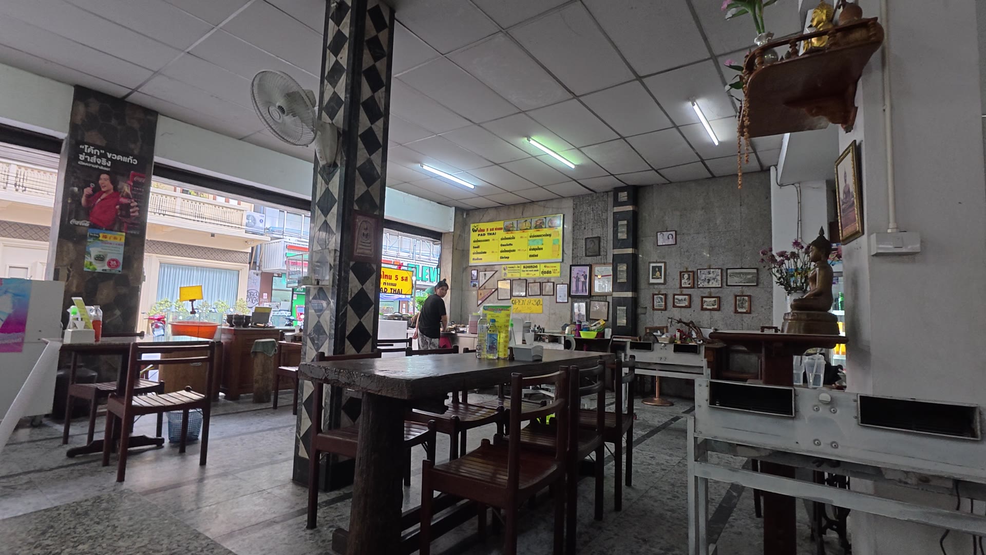 店内全景