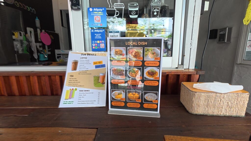 Bloomz Cafeのローカルディッシュメニュー