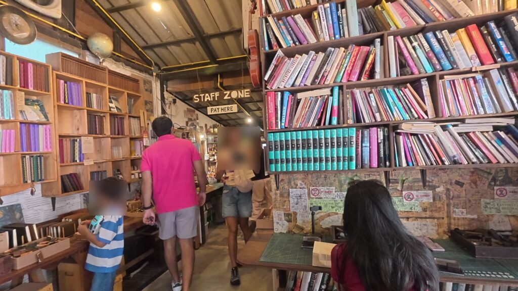 Note a Book 店内