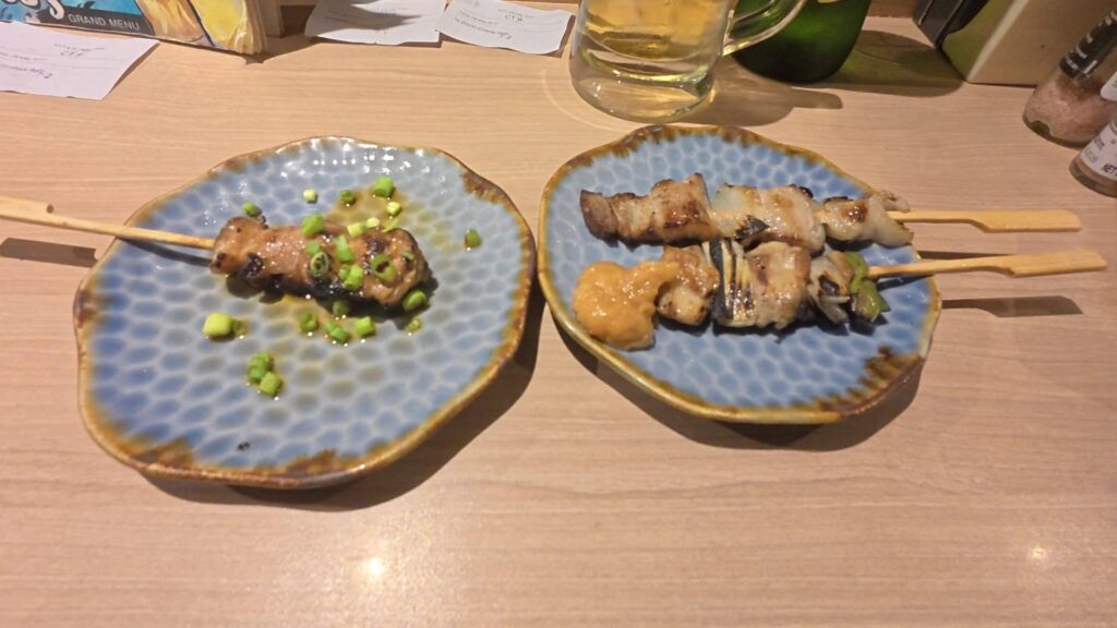 ねぎま系の串と味噌だれの串