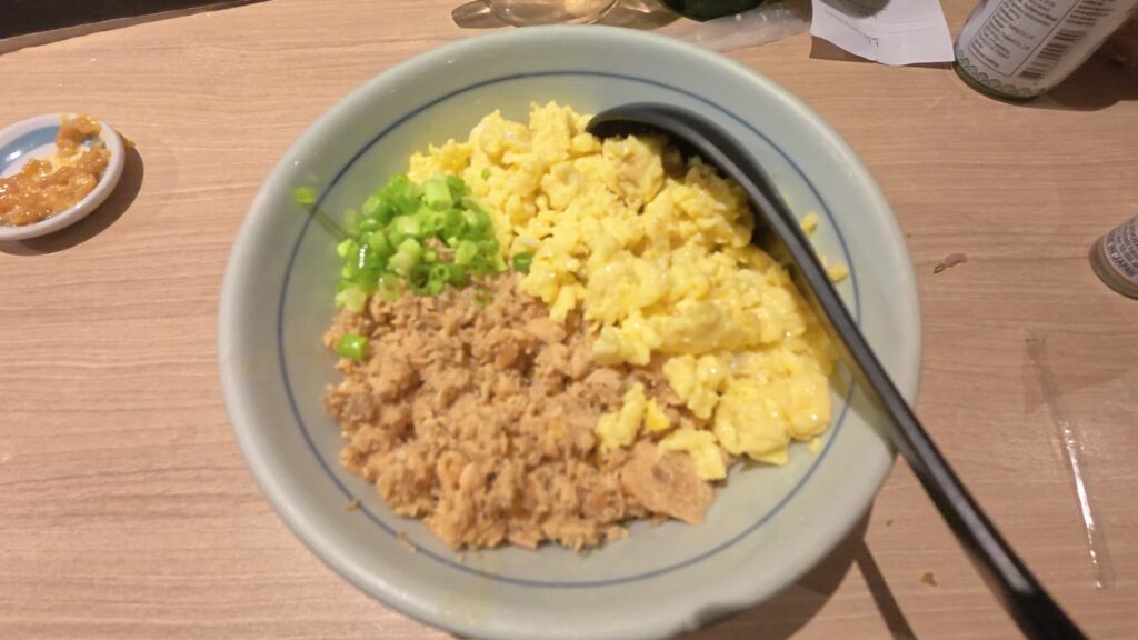 そぼろと炒り卵の丼