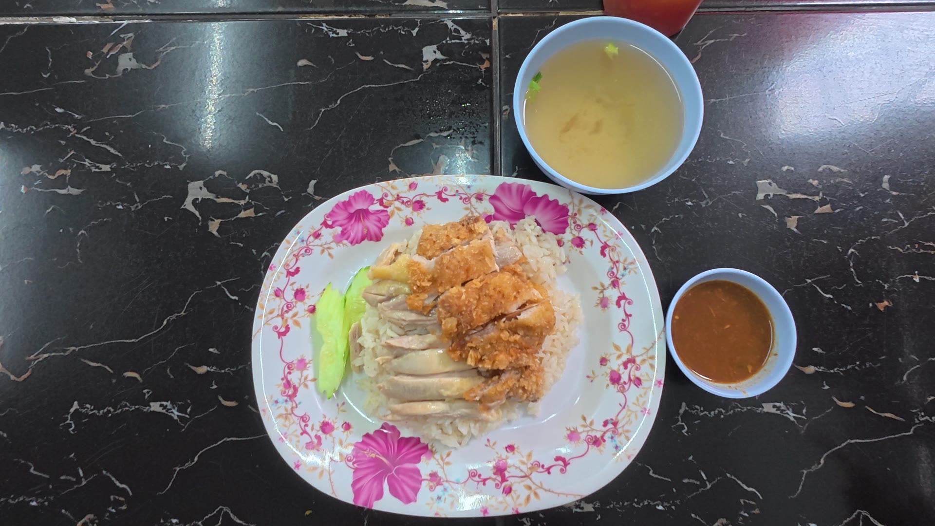 真上から撮影した料理プレート