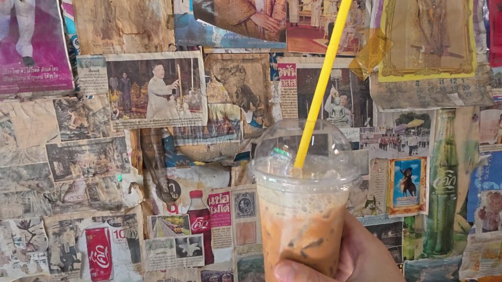 できあがったCoffee Iceをテーブルで一枚