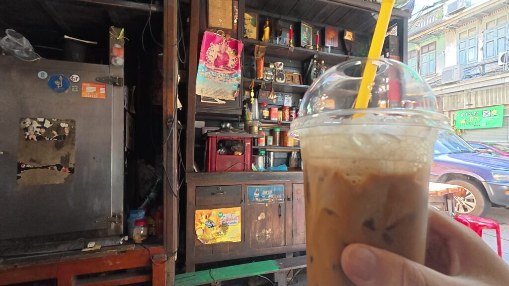 飲み終わりに近づいたCoffee Iceのグラス