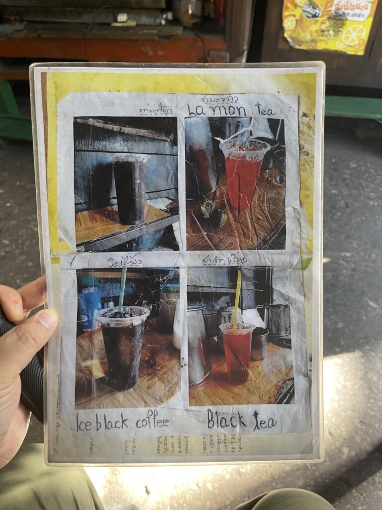 もう一枚の写真メニュー。Lemon teaやBlack teaの品揃えも