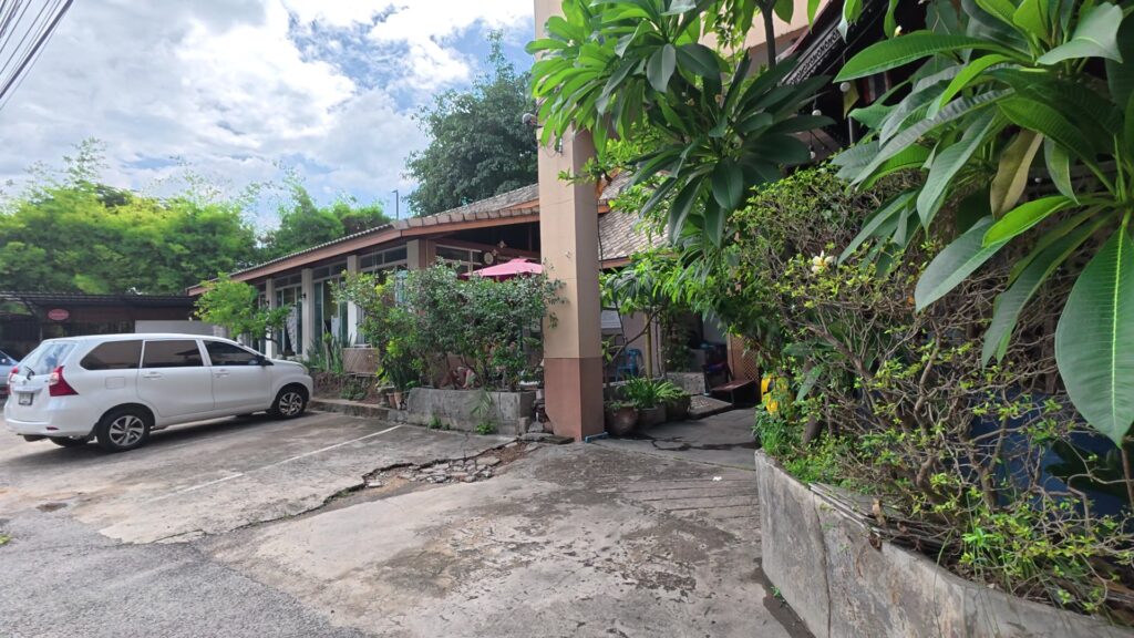 タイ様式の平屋建て、Herbal Steam Houseの外観全景