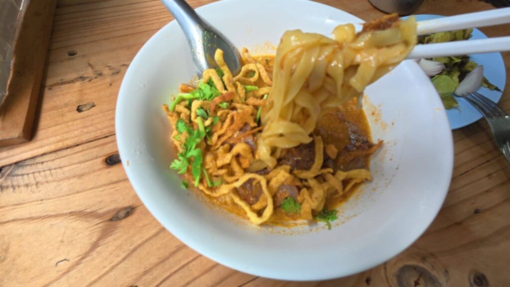 麺を持ち上げるクローズアップ