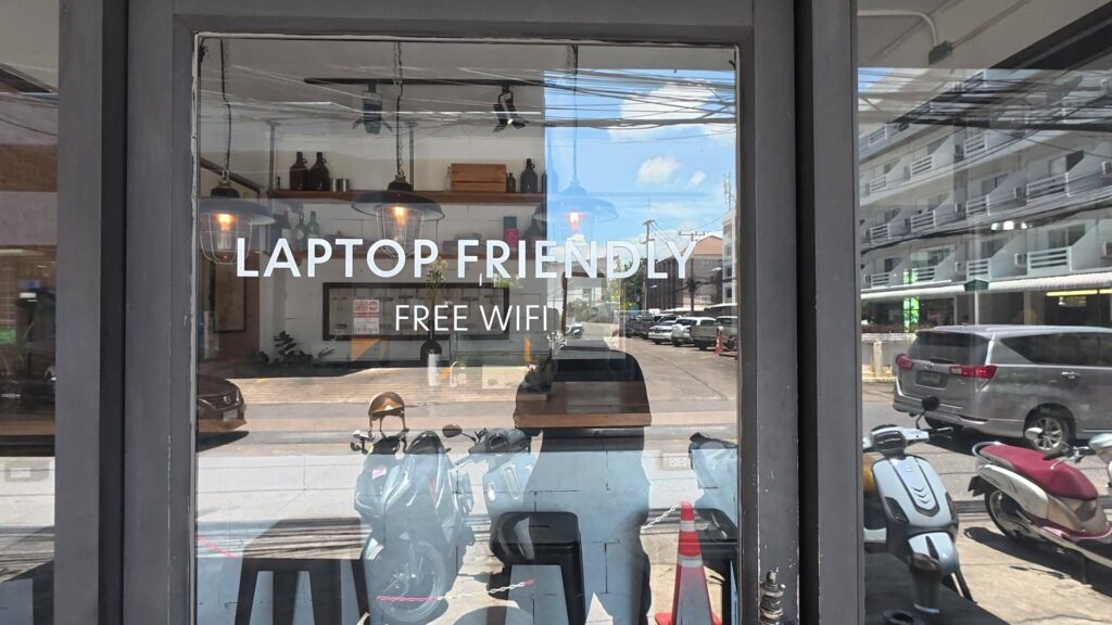 Ombra Caffeの窓のLAPTOP FRIENDLY表示