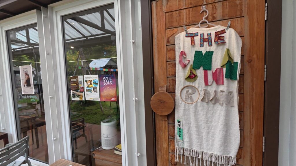 THE COMMON ROOMの看板