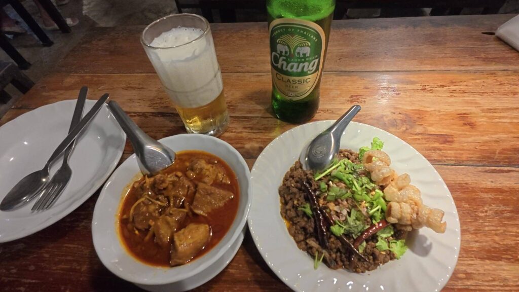 料理を真上から撮った様子