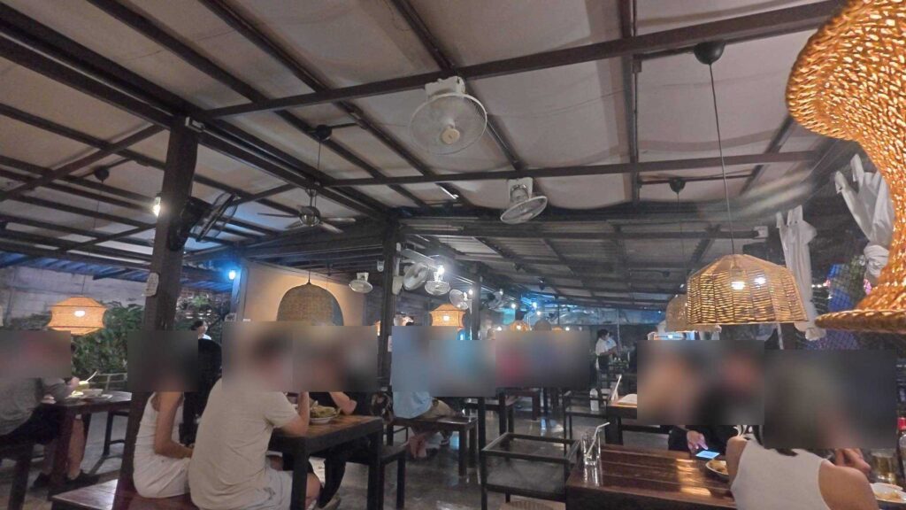 賑わう店内の様子