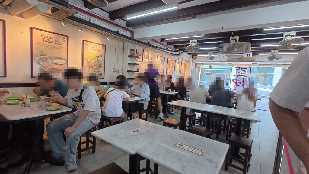店内の客席